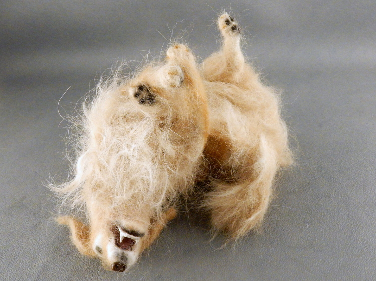 Golden Retriever needle-felted dog miniature