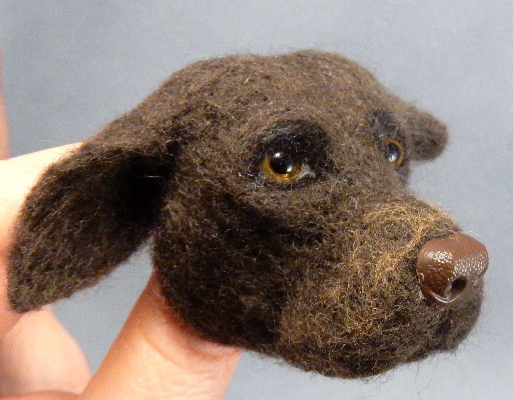 needle-felted brooch Labrador