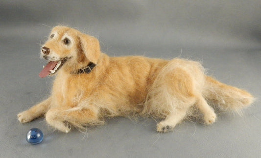 Golden Retriever needle-felted dog miniature