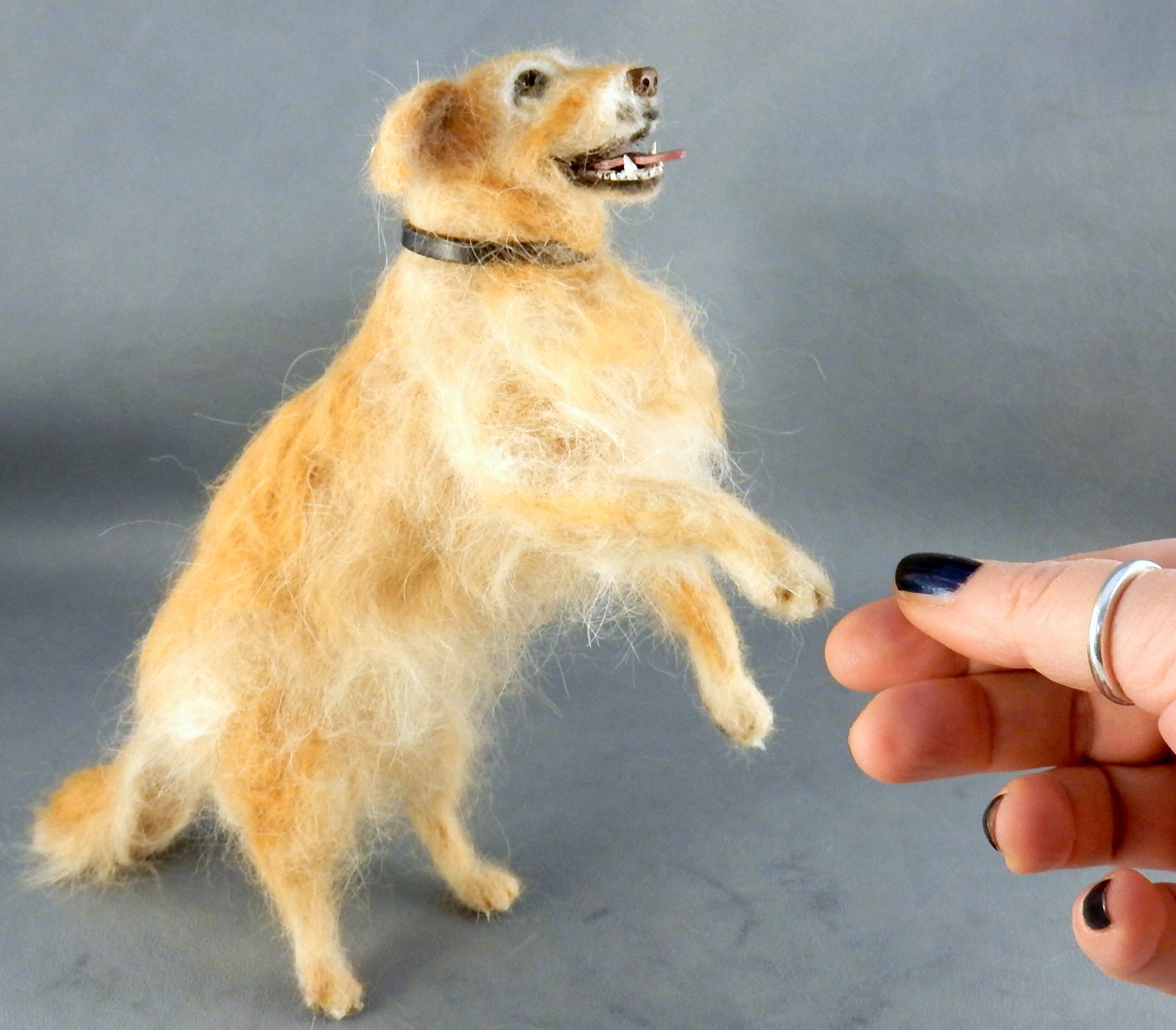 Golden Retriever needle-felted dog miniature