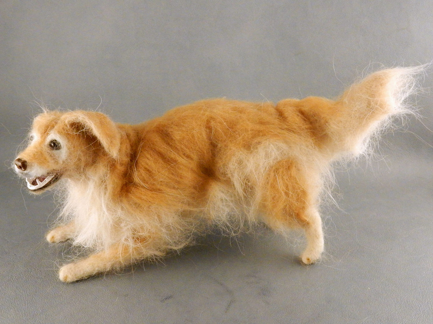 Golden Retriever needle-felted dog miniature