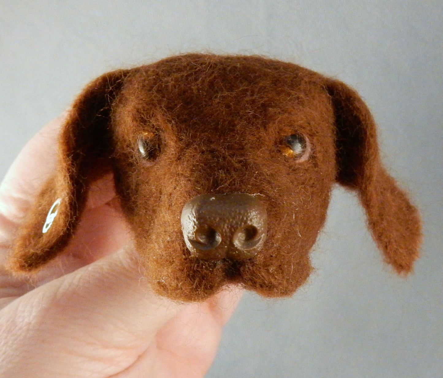 needle-felted brooch Labrador