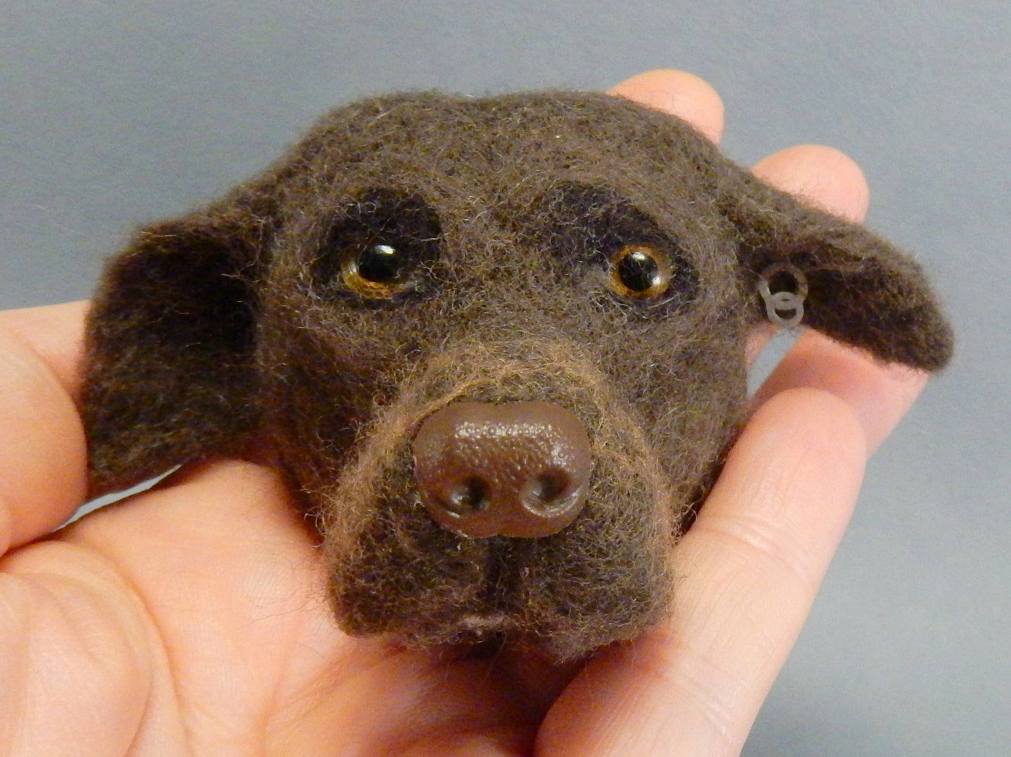 needle-felted brooch Labrador