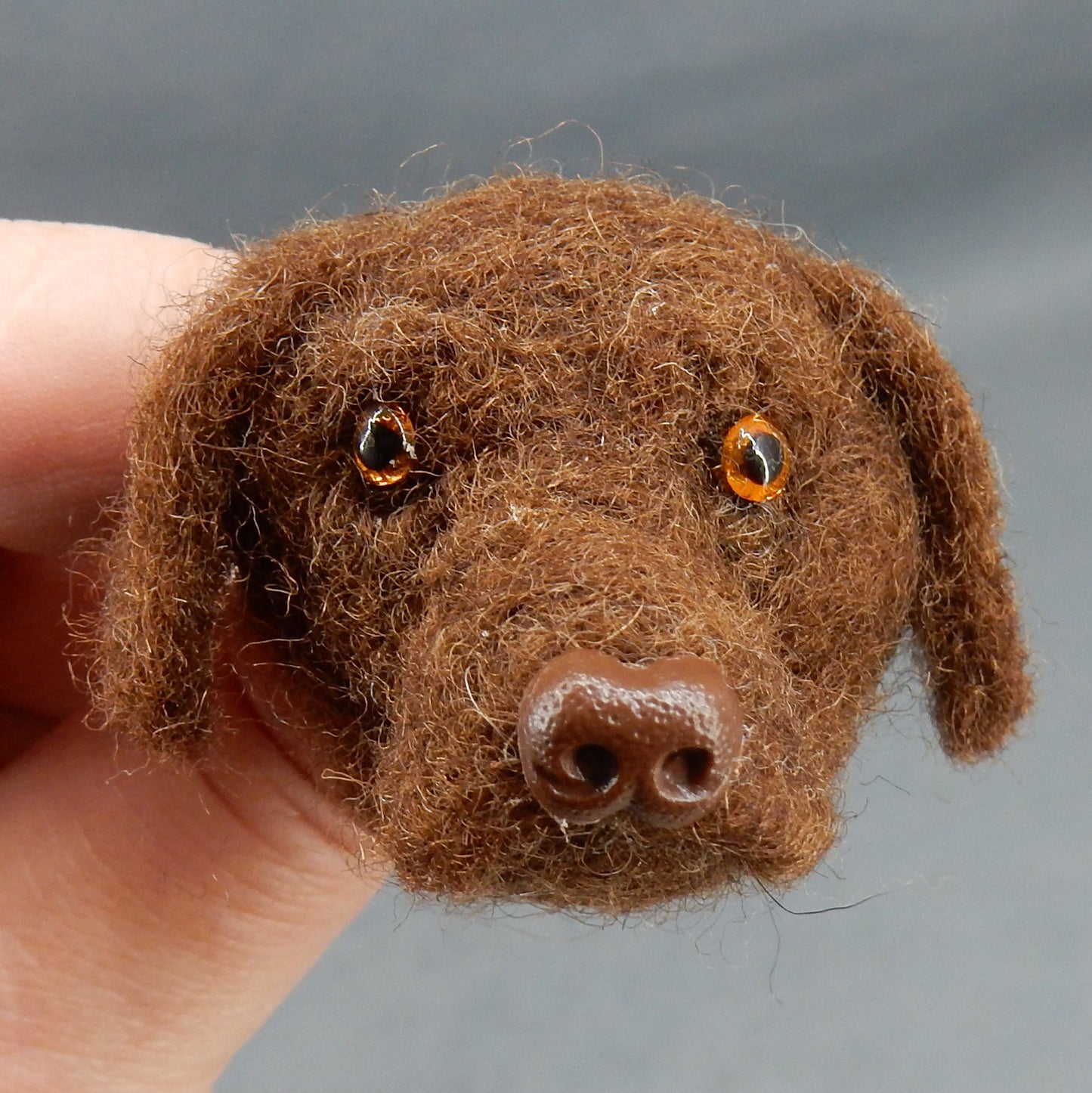 needle-felted brooch Labrador