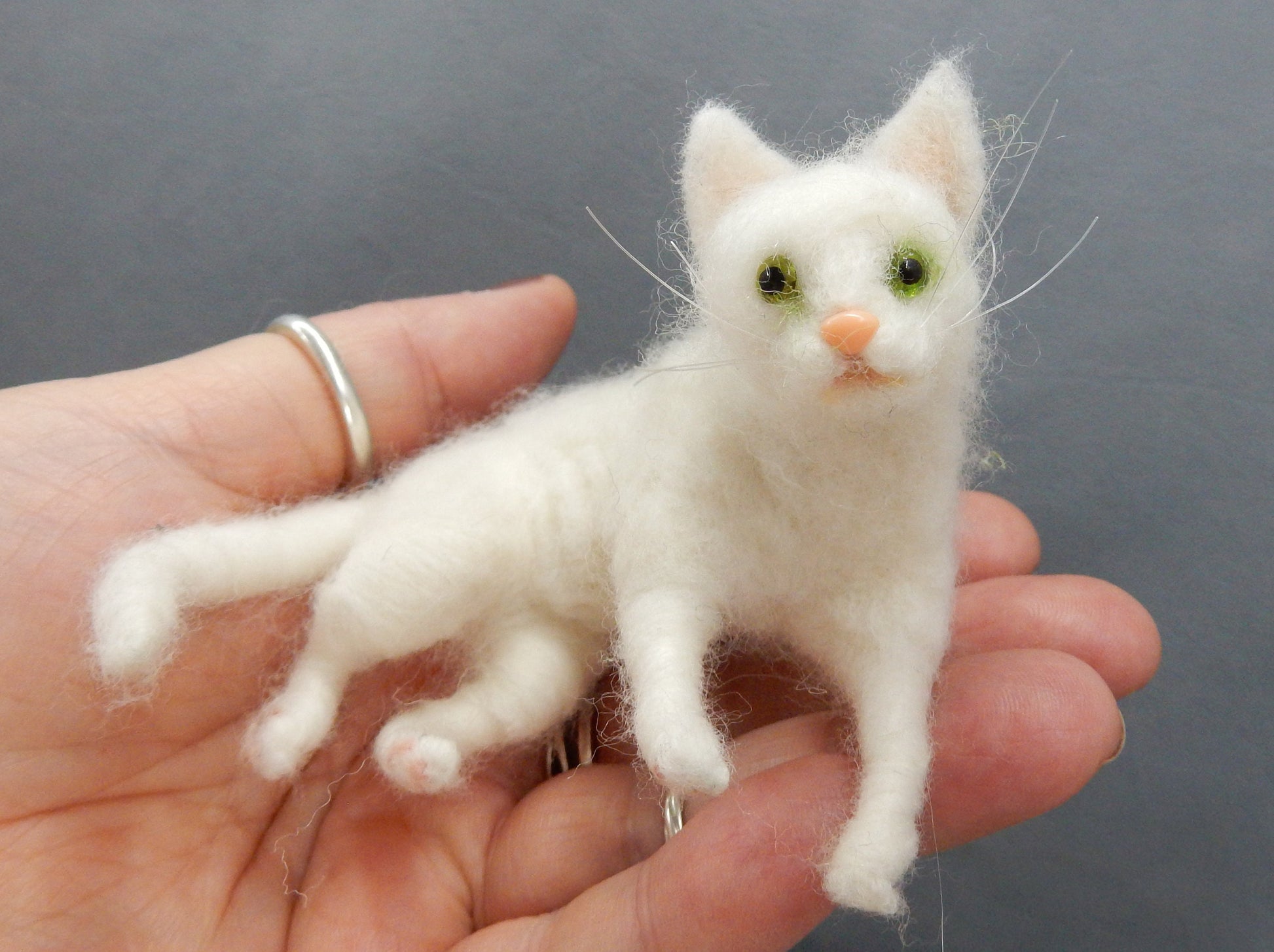 needle-felt cat replica white cat miniature