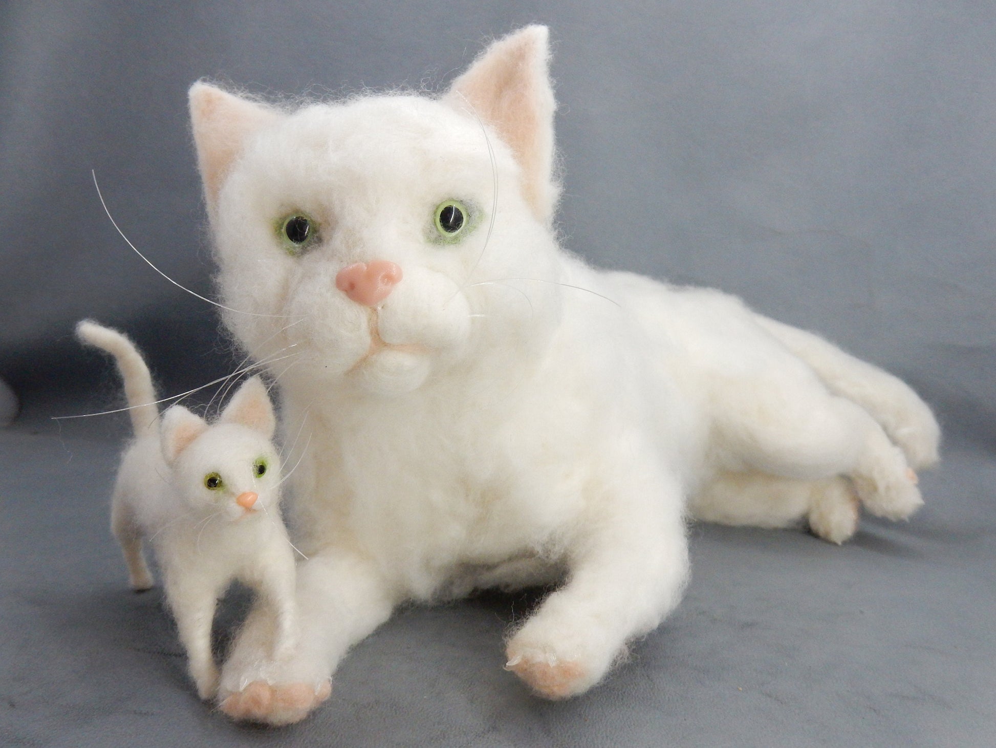 needle-felt cat replica white cat miniature