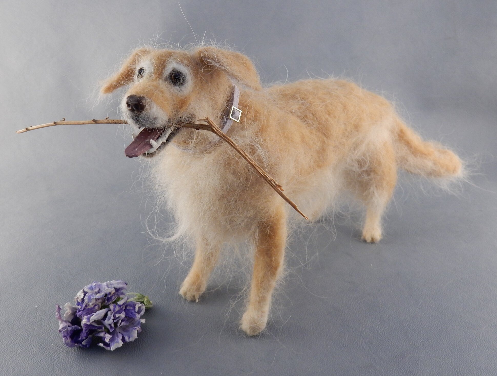 Golden Retriever needle-felted dog miniature