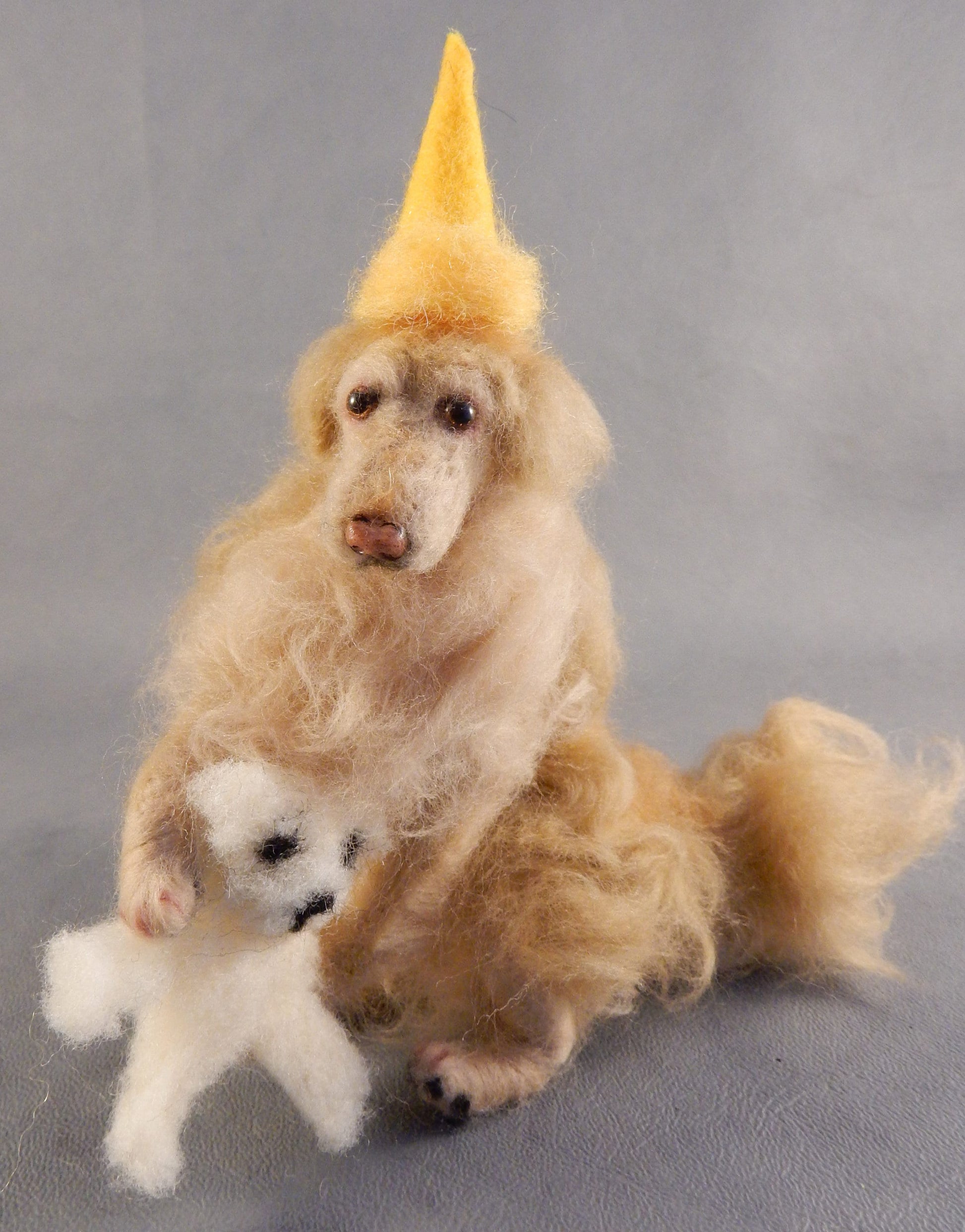 Golden Retriever needle-felted dog miniature